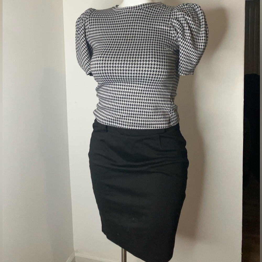 Elegant Black Pencil Skirt